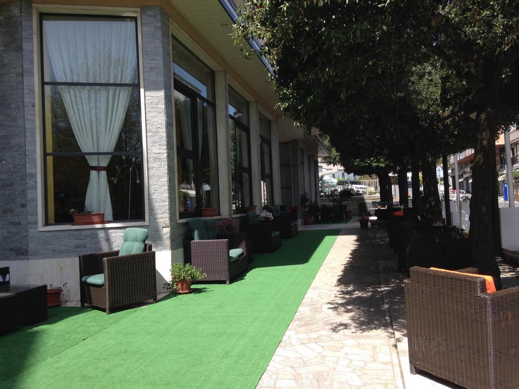 Hotel Mediterraneo Chianciano Terme Eksteriør billede