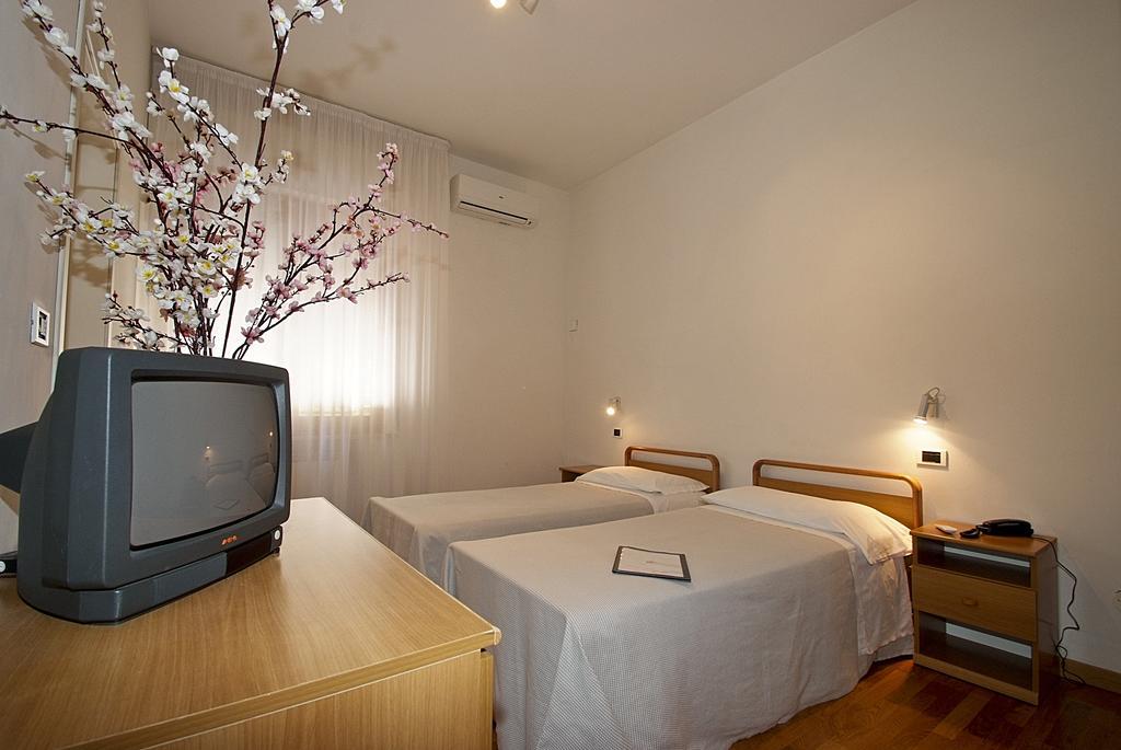 Hotel Mediterraneo Chianciano Terme Værelse billede