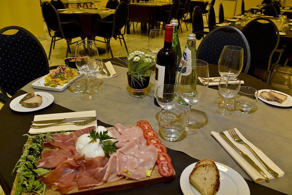 Hotel Mediterraneo Chianciano Terme Eksteriør billede
